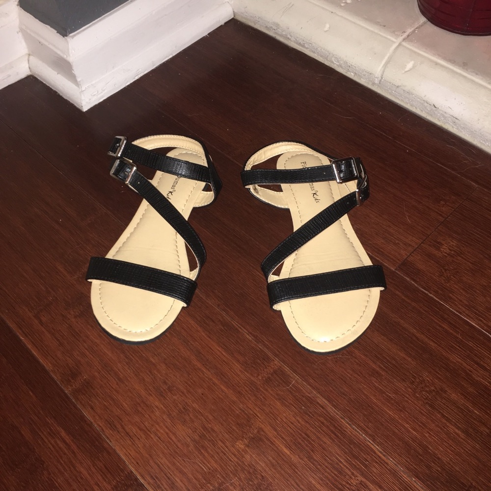 Kids Sz 2 Black Sandals